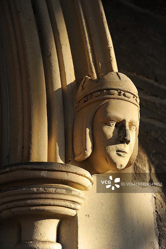 加拿大新不伦瑞克省弗雷德里克顿市基督教堂入口处的石雕图片素材