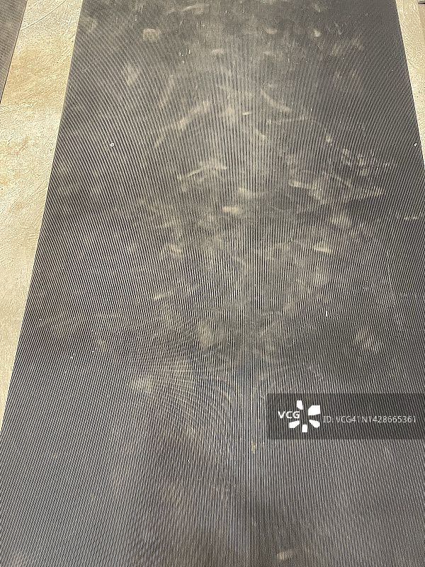 变电站建筑地板上的防静电垫图片素材