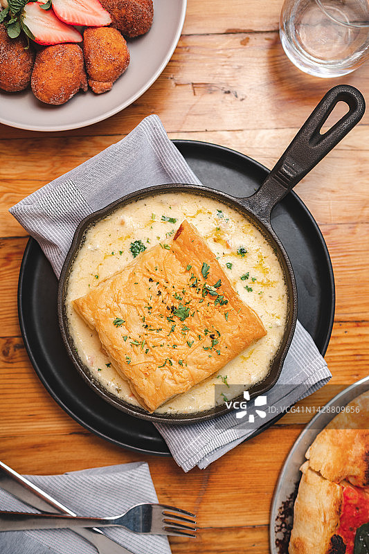 鸡肉砂锅馅饼图片素材