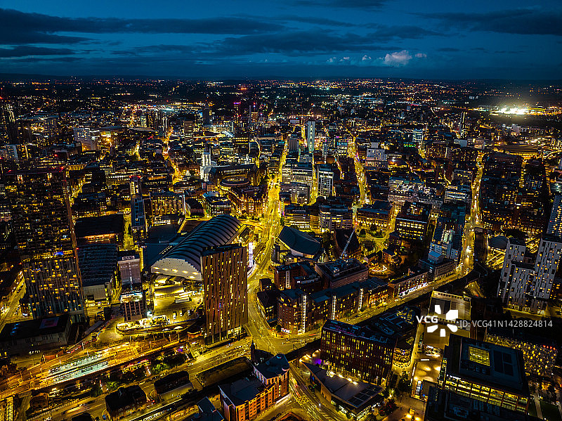 英国曼彻斯特城市夜景航拍图片素材