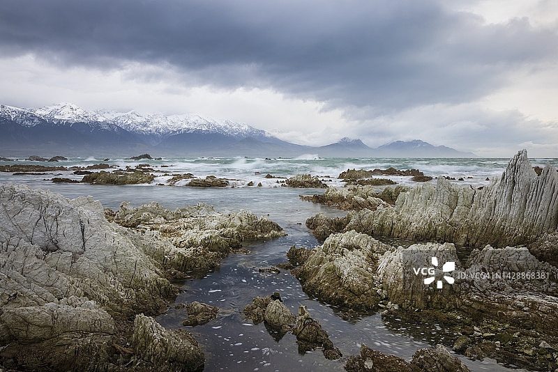 新西兰凯库拉的暴风雨清晨图片素材