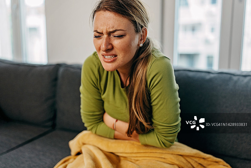 严重的胃痛图片素材