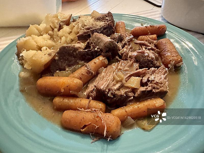 自制胡萝卜土豆罐焖肉图片素材