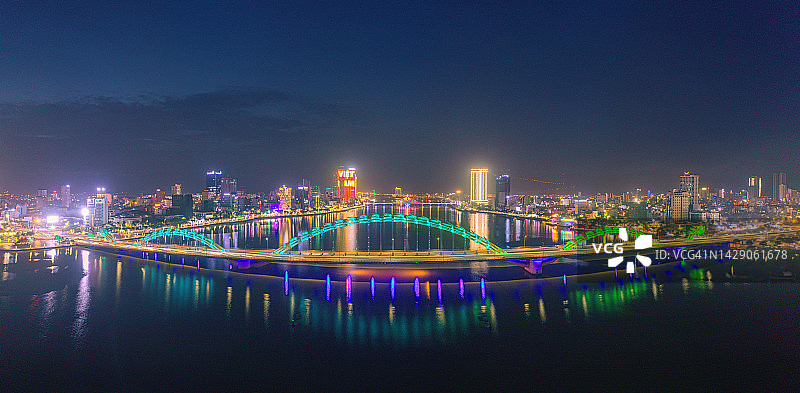 岘港市的龙桥图片素材