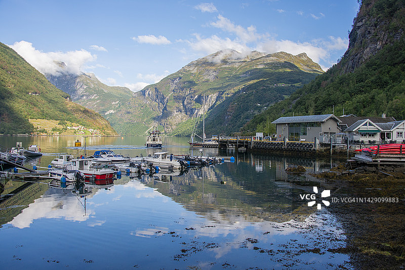 挪威盖朗厄尔镇的盖朗厄尔峡湾和港口图片素材