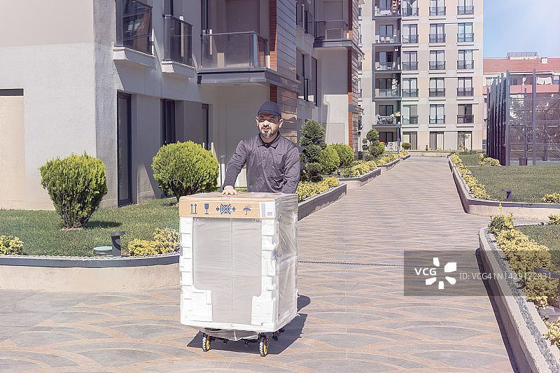 洗碗机配送图片素材