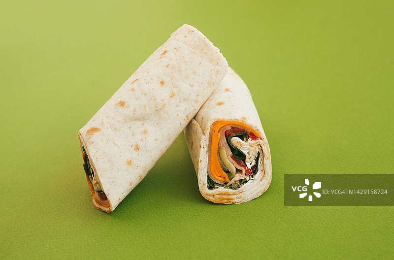 健康食品：火鸡牛油果卷饼图片素材