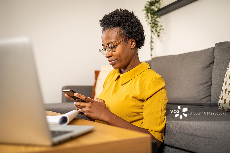 手机观看在线课程图片素材