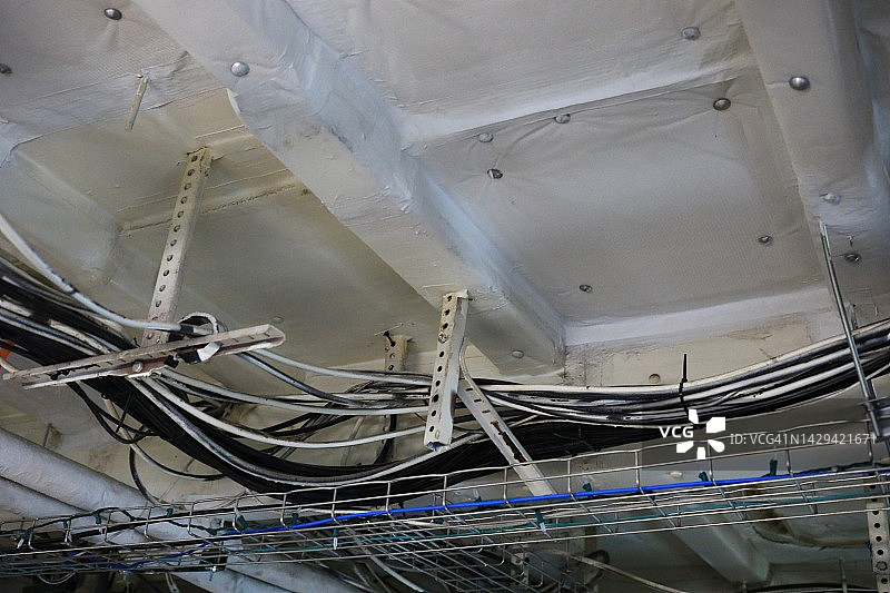 高架电线和电缆管道图片素材