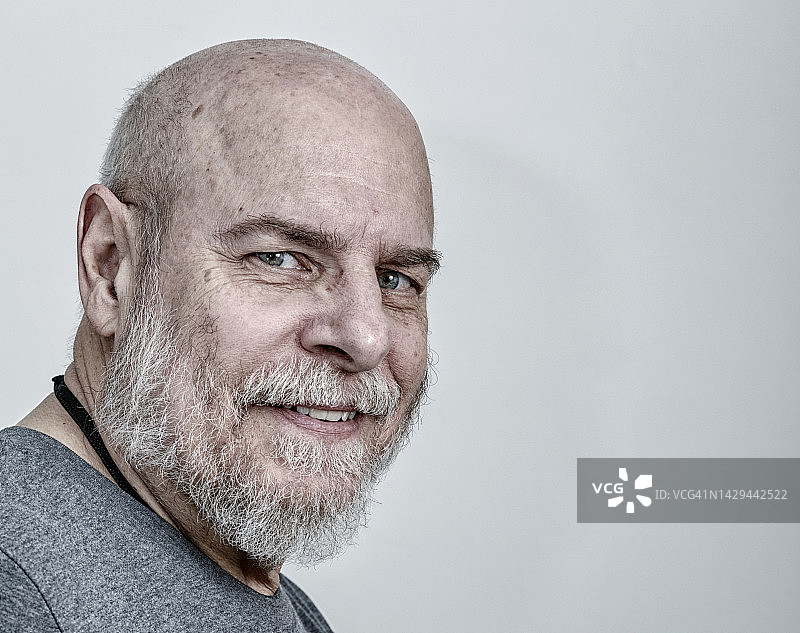 接受化疗和心脏病治疗的年长癌症幸存者图片素材