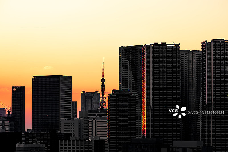 日落时分的东京城市风光，日本中央区图片素材