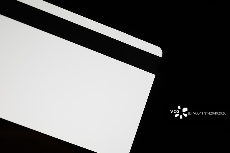 带磁条的员工门禁卡图片素材