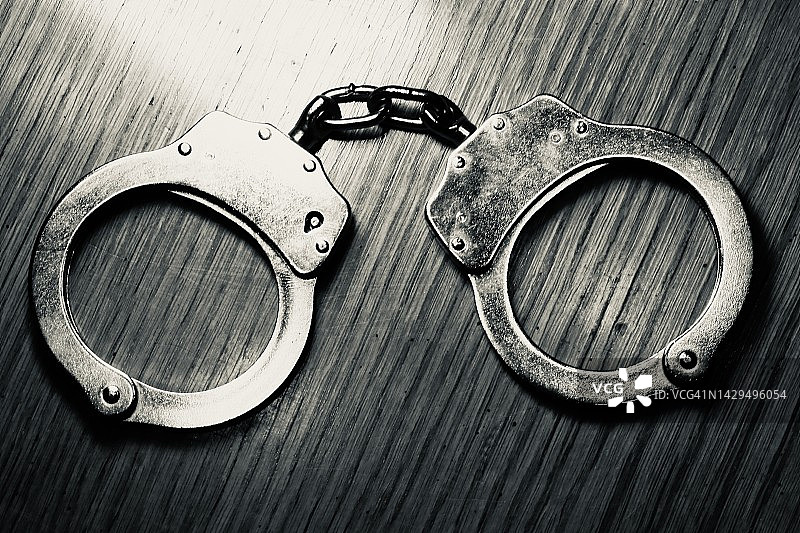 监禁概念 - 关闭的手铐图片素材