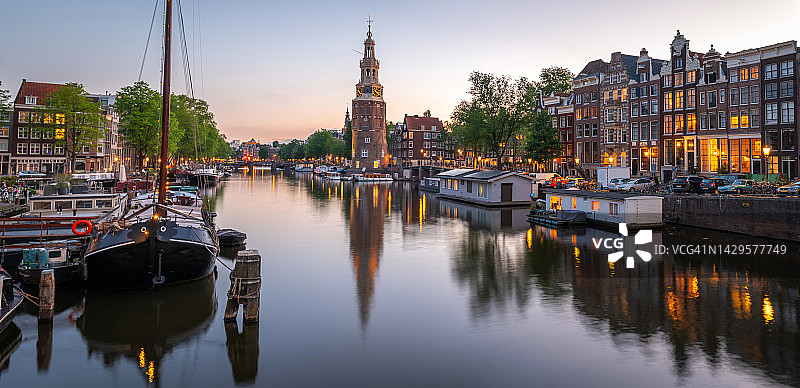 荷兰阿姆斯特丹黄昏运河全景图片素材