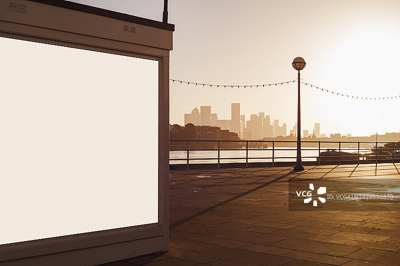 可看到伦敦天际线的空白banner图片素材