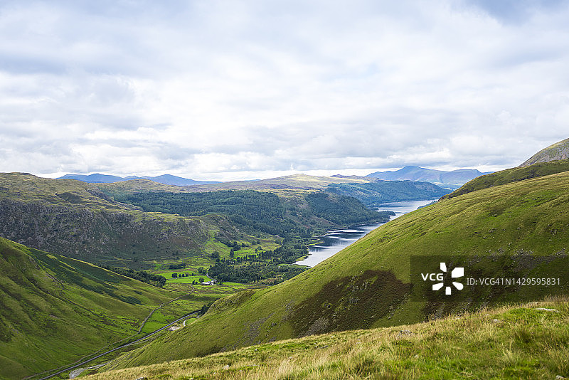 湖区瑟尔米尔湖的邓梅尔山口山谷，英国坎布里亚郡图片素材