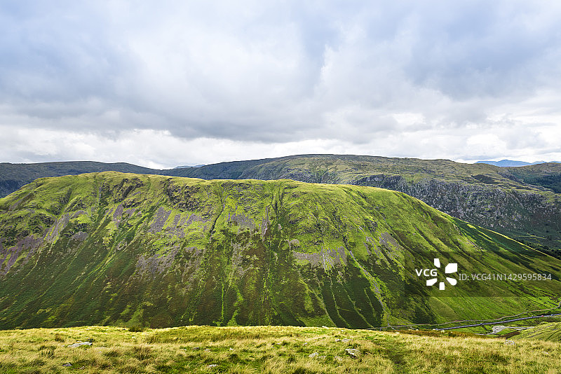 英国坎布里亚郡湖区邓梅尔雷斯丘陵草甸景观图片素材
