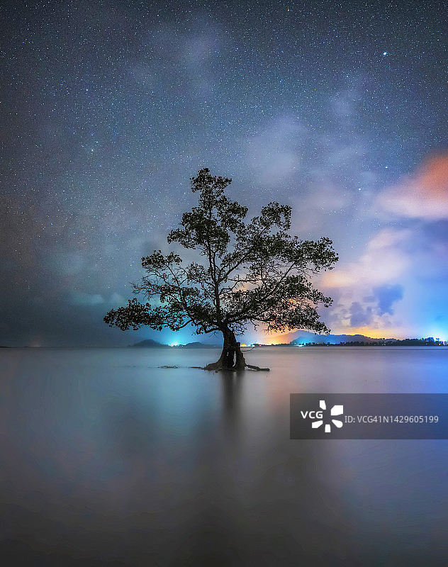 在马来西亚丰盛港的棉花岛上观星图片素材