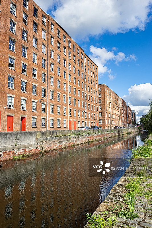 英国曼彻斯特安科茨罗奇代尔运河旁的皇家磨坊图片素材