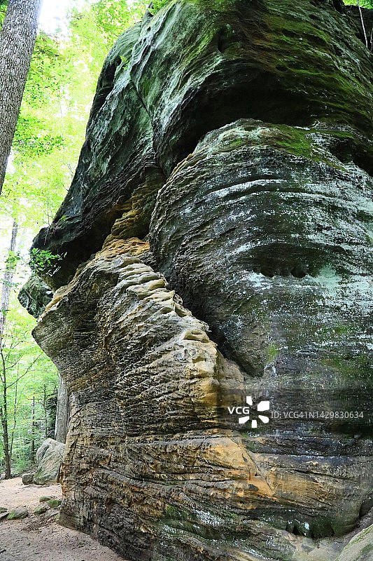 库雅荷加谷国家公园的天然岩层和悬崖图片素材