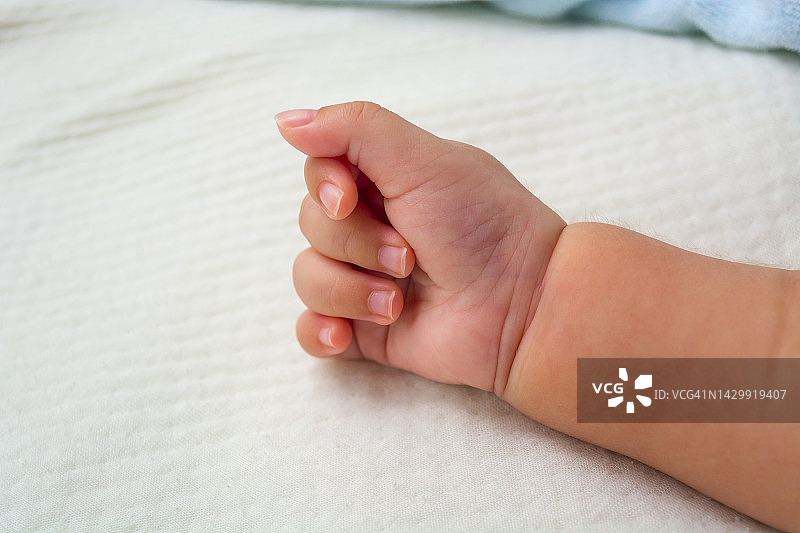 新生婴儿的小手图片素材