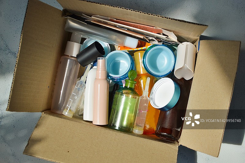 化妆品塑料垃圾图片素材