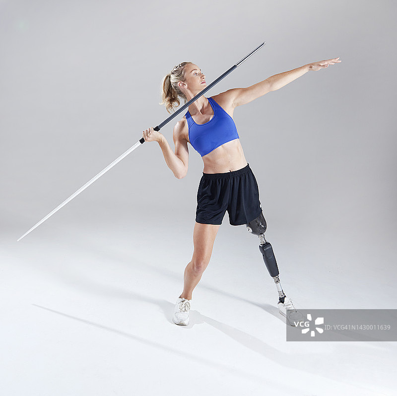 手持标枪的女人图片素材