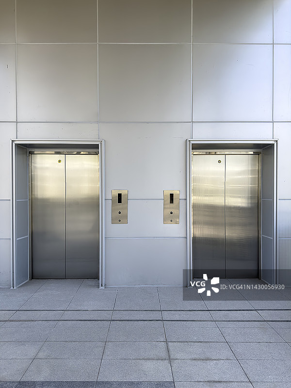 现代建筑中的电梯图片素材