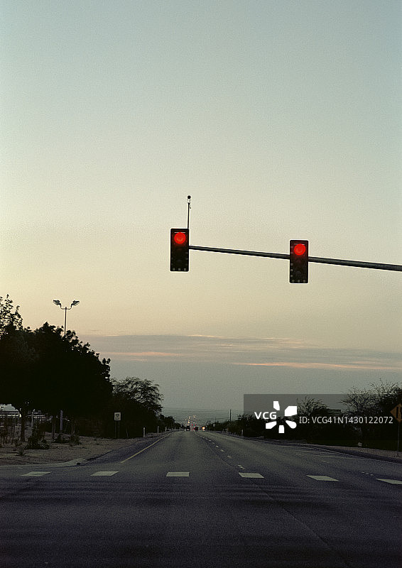 红色停车交通灯图片素材