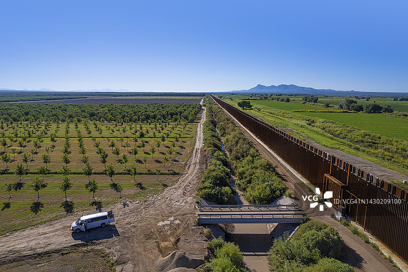 美国-墨西哥边境墙图片素材