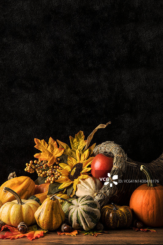 节日感恩节聚宝盆，带有文案空间图片素材