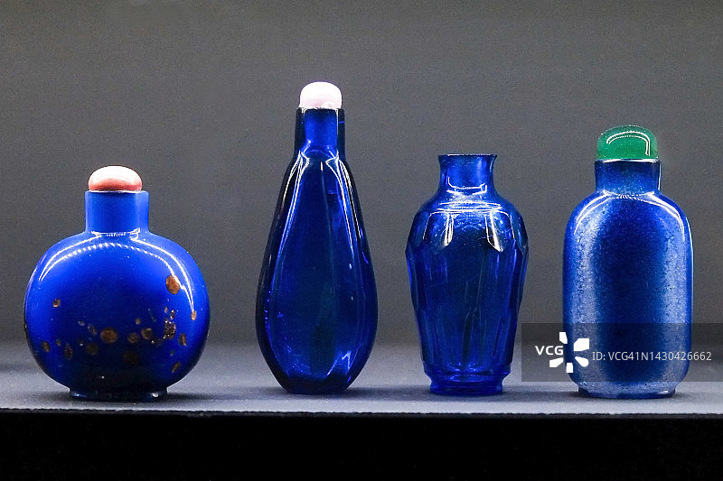 中国古董鼻烟壶图片素材