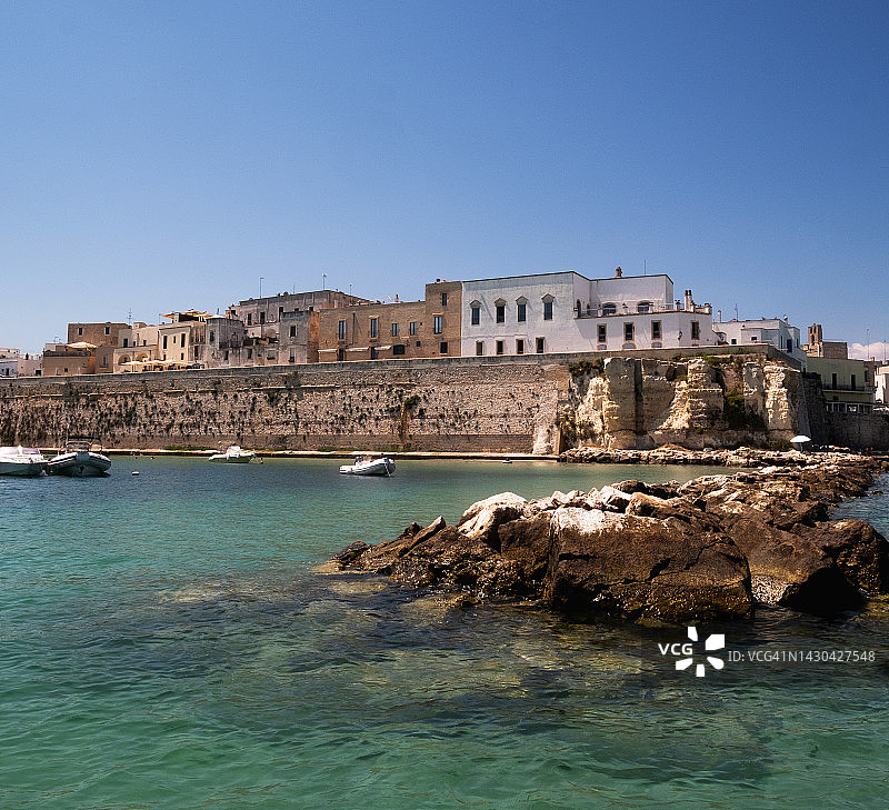 意大利普利亚莱切省奥特兰托海滨古镇图片素材