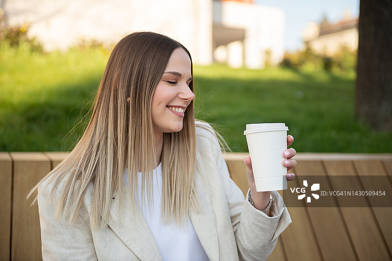 美丽的年轻女子头像照图片素材
