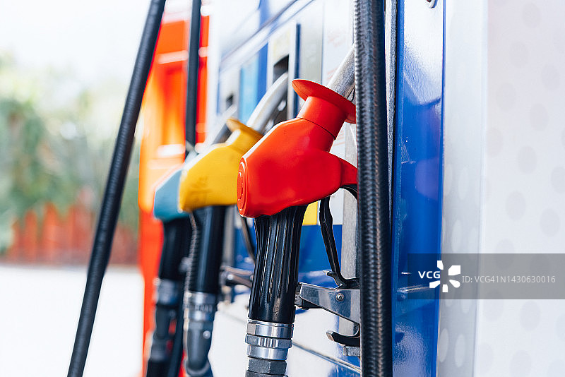 加油站的燃油喷嘴特写图片素材
