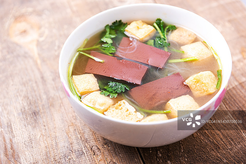 中国南京风味美食：鸭血粉丝汤图片素材