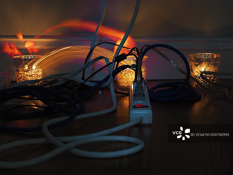 电缆上的电力运动图片素材