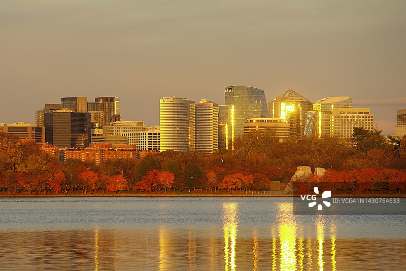 潮汐湖秋日日出图片素材