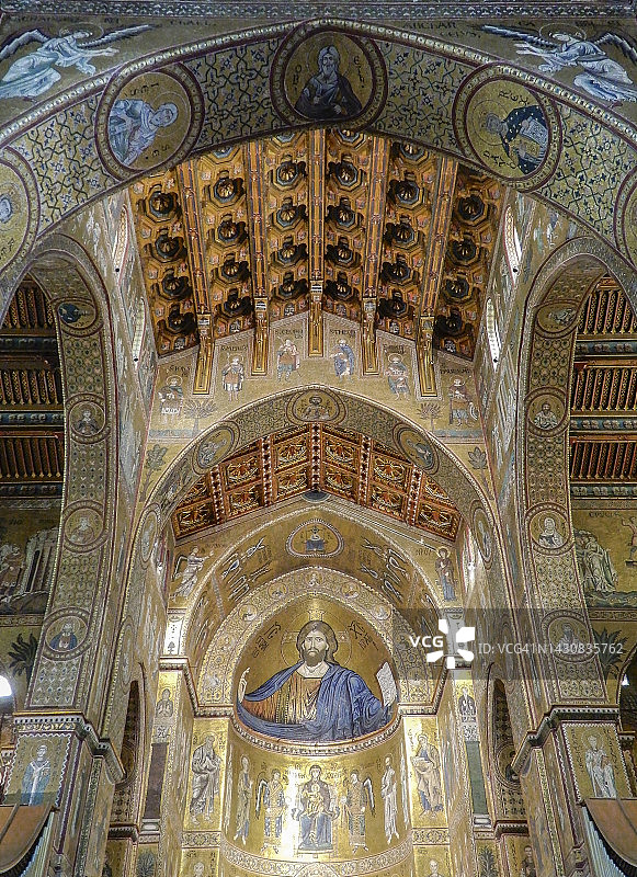 意大利西西里岛蒙雷阿莱大教堂内部：基督万能镶嵌画图片素材