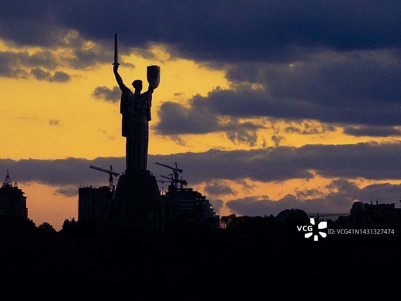 祖国母亲纪念碑剪影图片素材