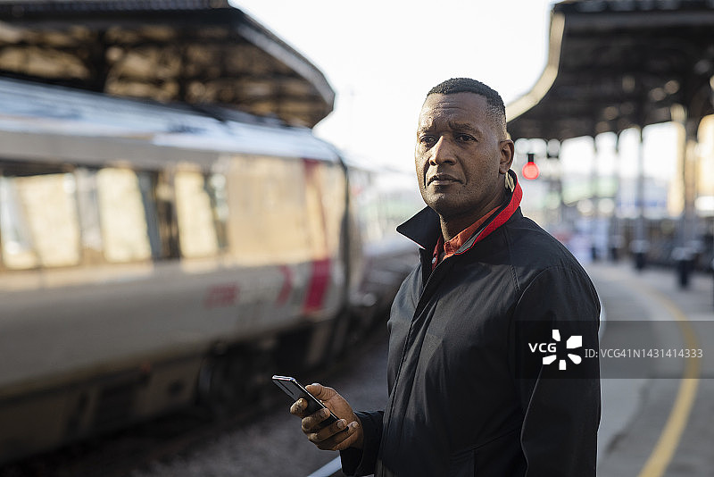 通勤中的人图片素材