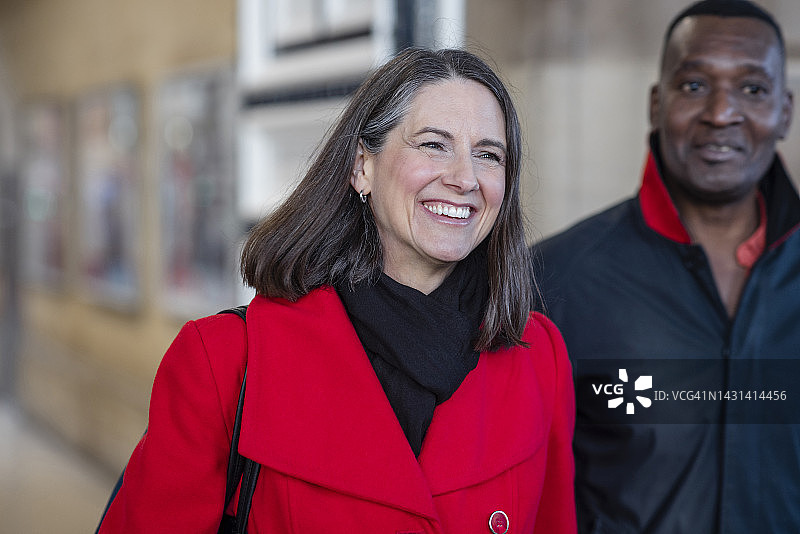 在火车站会面图片素材