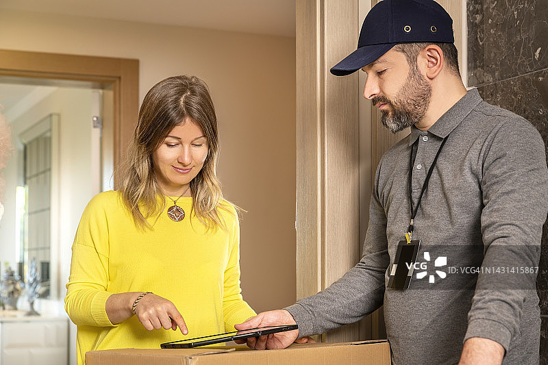 房屋设备交付图片素材