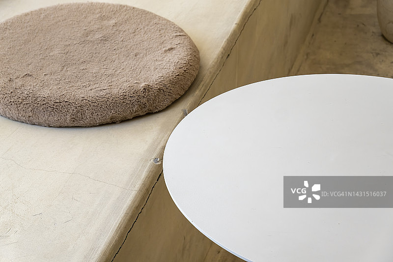 室内座位和圆桌图片素材