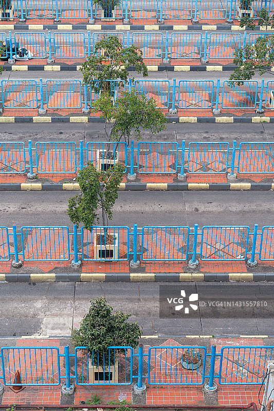 空荡荡的巴士总站线路图片素材
