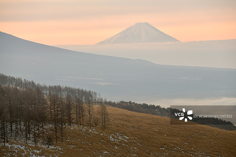 美丽的富士山顶图片素材