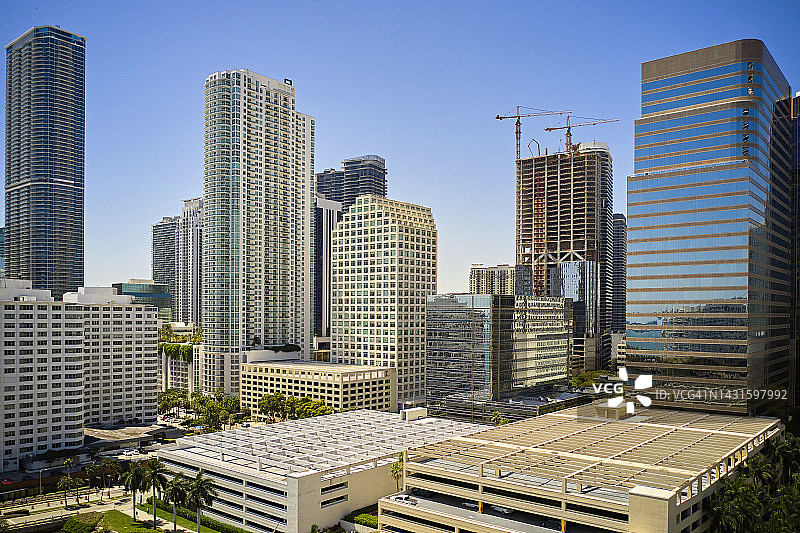 迈阿密阳光明媚的城市天际线图片素材