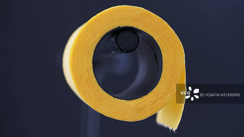 黄色卫生纸卷图片素材