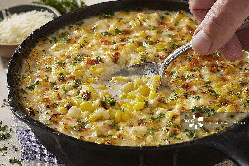 平底锅奶油焗玉米图片素材