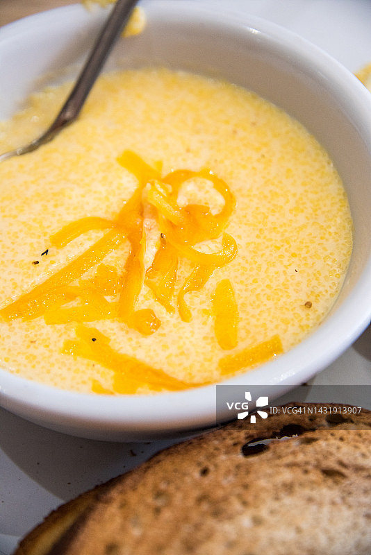 切达干酪奶油玉米粥图片素材